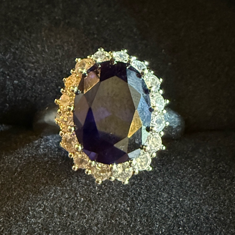 Elegant Sapphire Gemstone Ring with Silver Accents